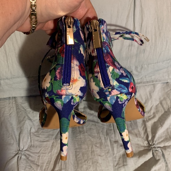 NEW Vince Camuto Celia Heels🔥 - Picture 4 of 10